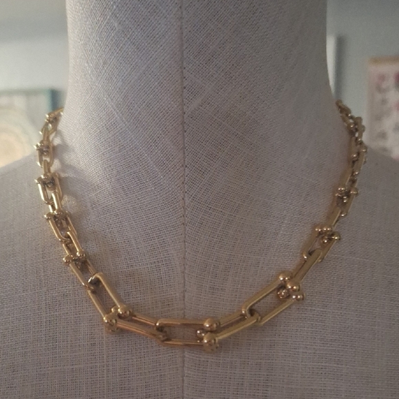 Jewelry - Elegant Gold Chain Necklace